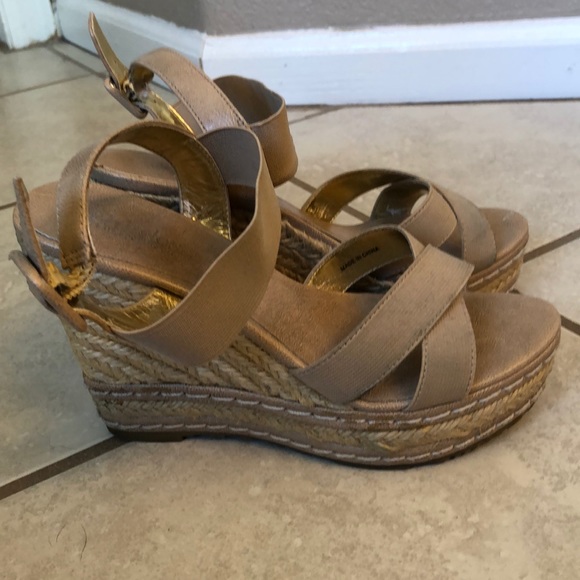 Shoes - Charles David wedge